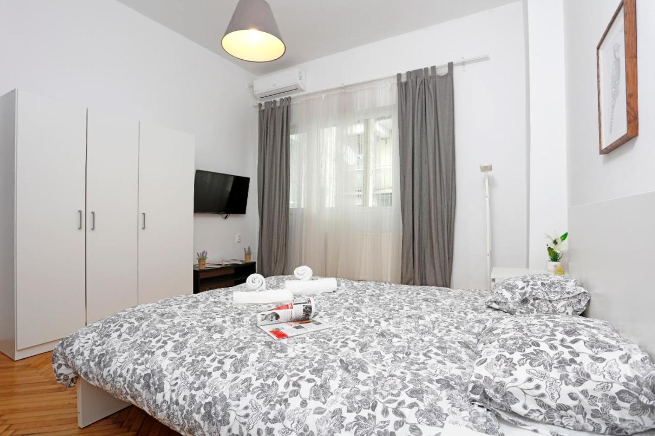 Lovely Apartment With 2 Bedrooms 부쿠레슈티 외부 사진