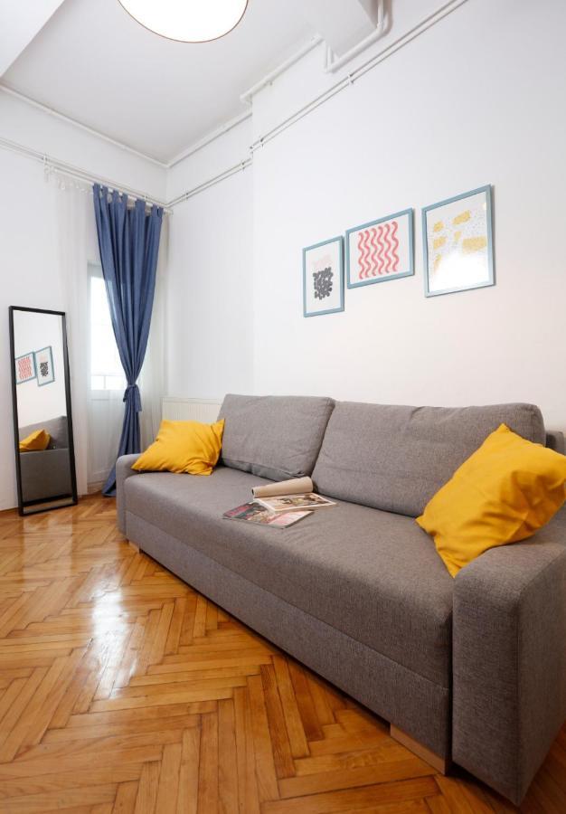 Lovely Apartment With 2 Bedrooms 부쿠레슈티 외부 사진