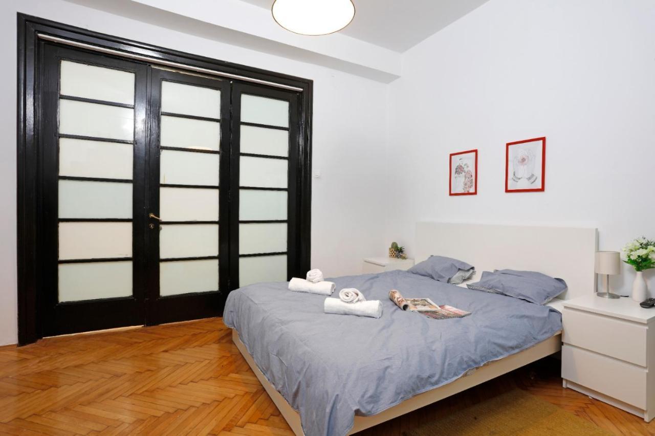 Lovely Apartment With 2 Bedrooms 부쿠레슈티 외부 사진
